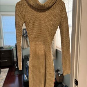 Sweater dress with back cutout